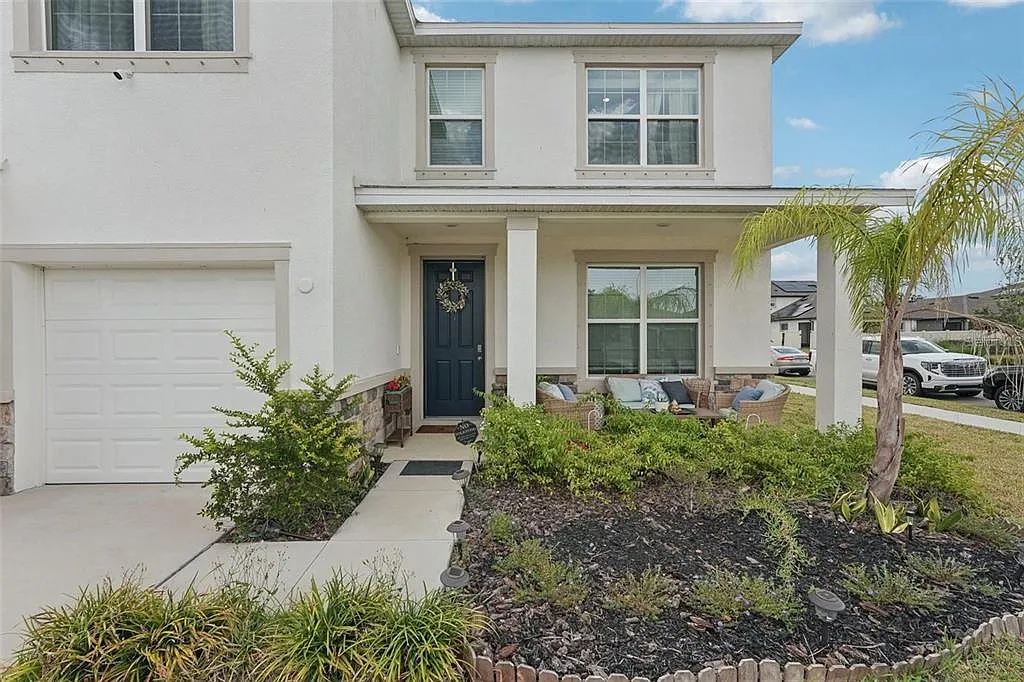 4 bed, 3.5 bath, 3316 sqft, $3,950 — Photo 2