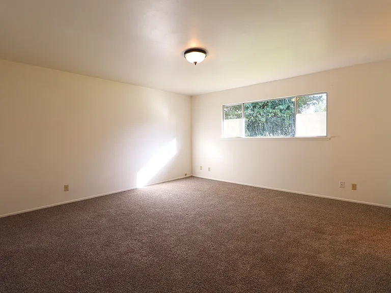630 Newcastle Cir — Photo 11