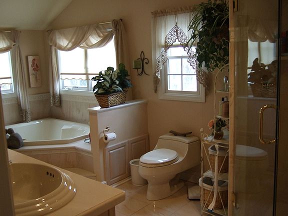 Master bath with rain shower