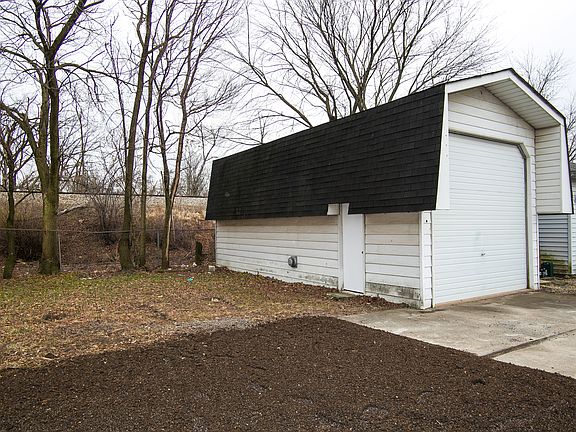 3rd image of 15645 S Waverly Ave