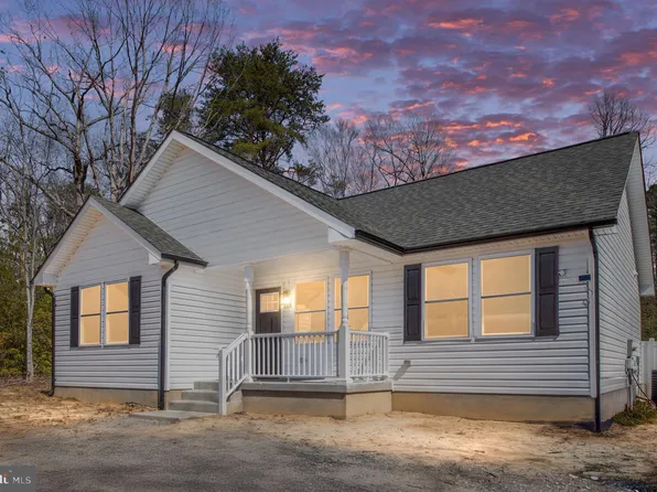 286 Ferry Lndg, Colonial Beach, VA 22443