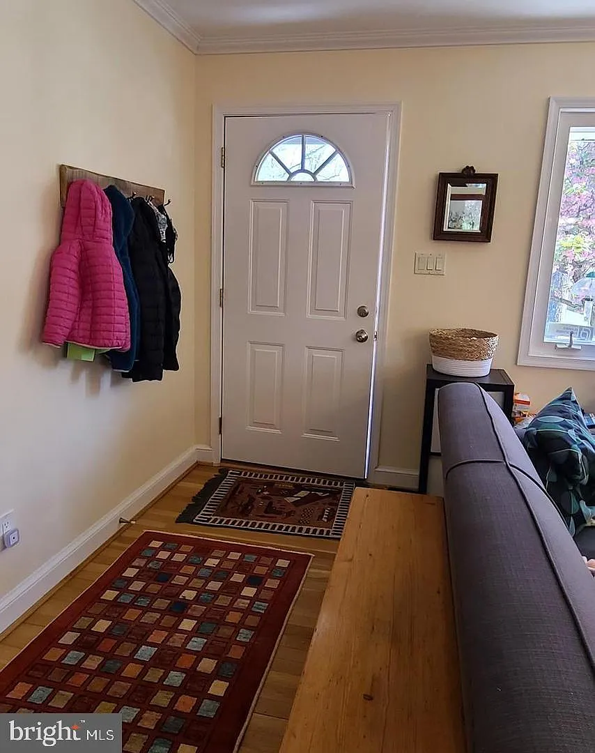 4 bed, 2.0 bath, 2080 sqft, $3,950 — Photo 2