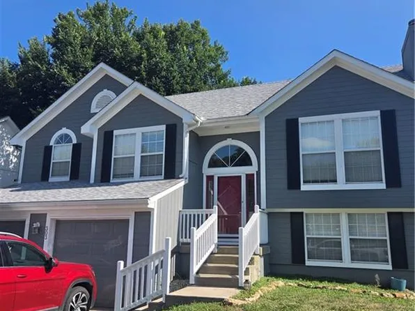 303 Crystal Dr, Belton, MO 64012