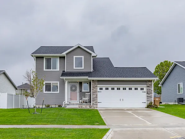 941 17th St SE, Altoona, IA 50009