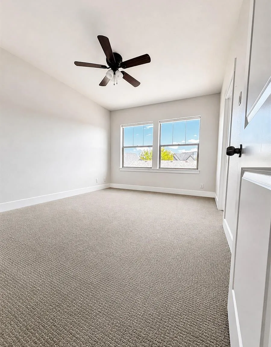 4 bed, 4.0 bath, 2396 sqft, $3,400 — Photo 4