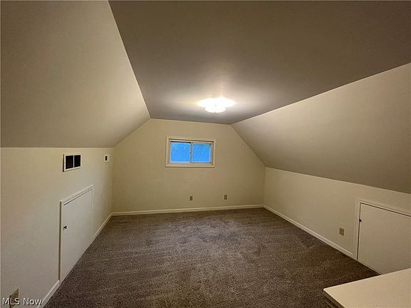 5th image of 910 Broadway St E