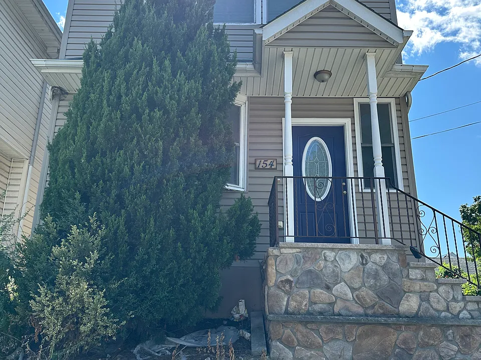 154 Maple Ave #1