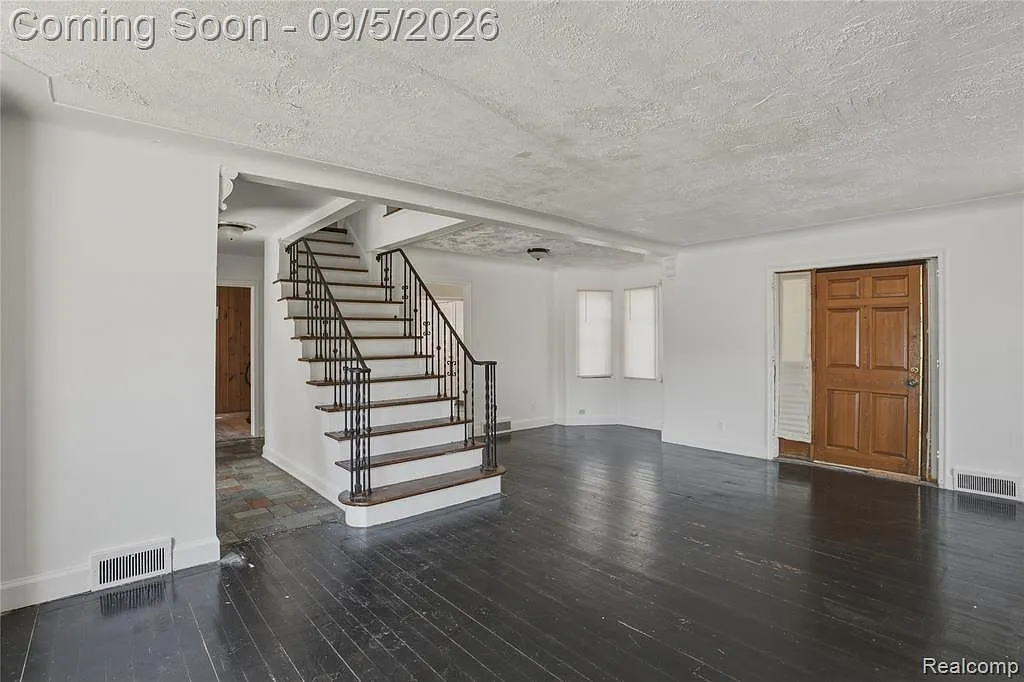 4 bed, 1.5 bath, 1596 sqft, $1,900 — Photo 3
