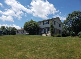 5371 Debra Dr, Schnecksville, PA 18078