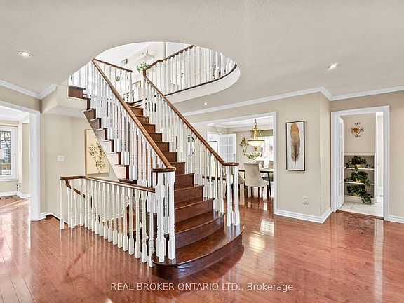 4th image of 36 Ellingwood Ct