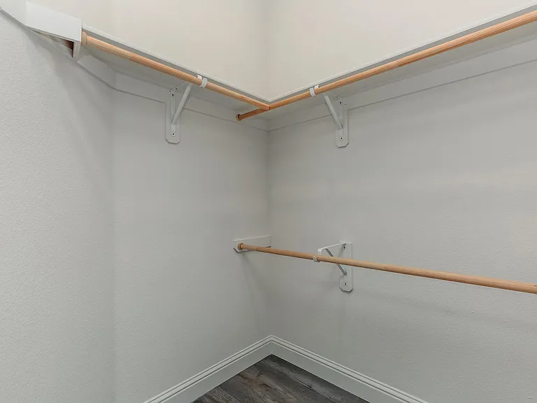 Drew Court Apartments — Photo 12