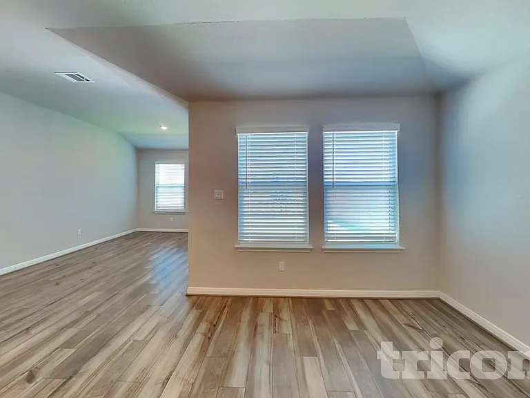 13661 Paxton Blvd — Photo 2