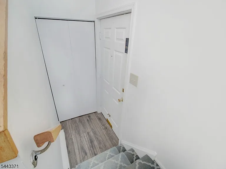 142 Harvest Ln — Photo 2
