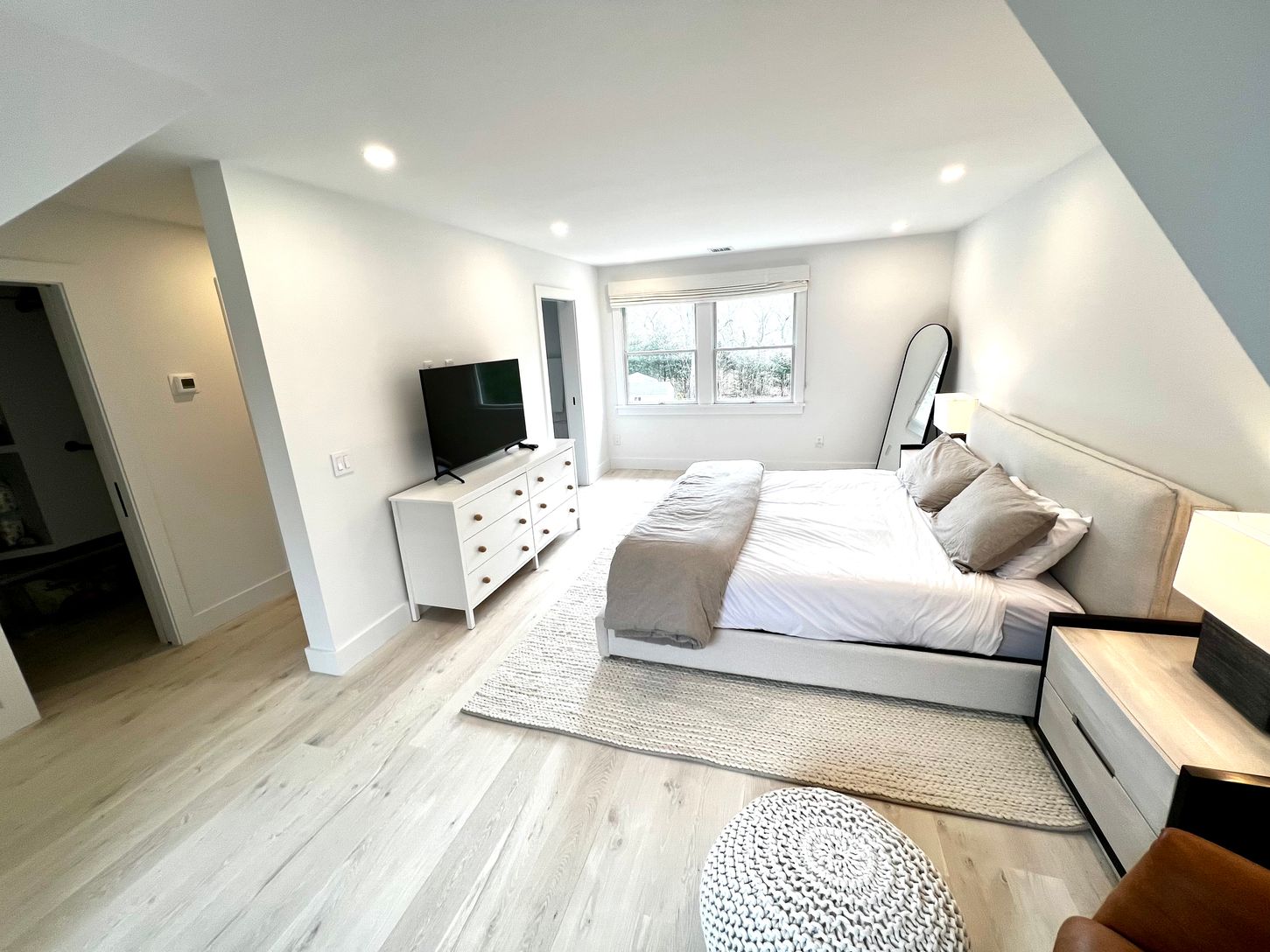  Primary bedroom ensuite located on the 2nd floor