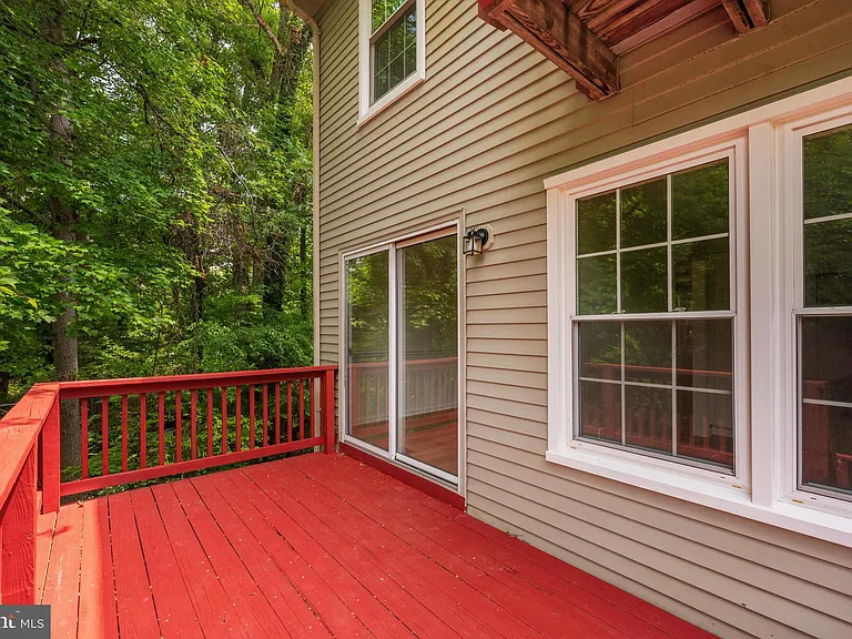 2615 Chivalry Ct — Photo 17