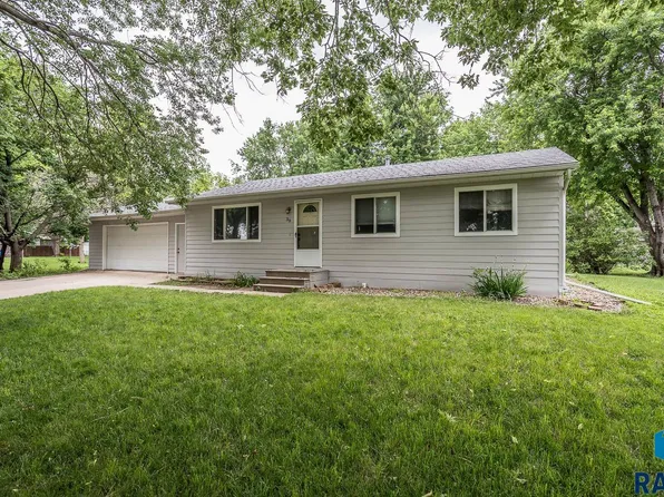 39 Park Ln, Canton, SD 57013