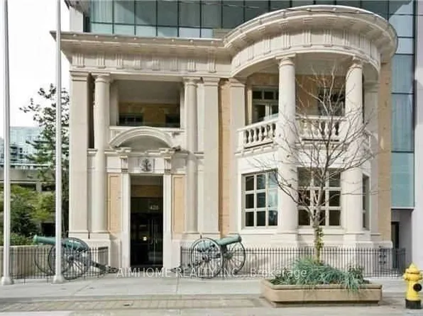 426 University Ave, Toronto, ON