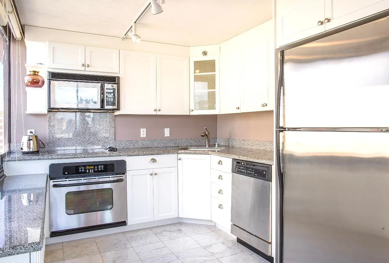 343 Hobron Ln — Photo 1