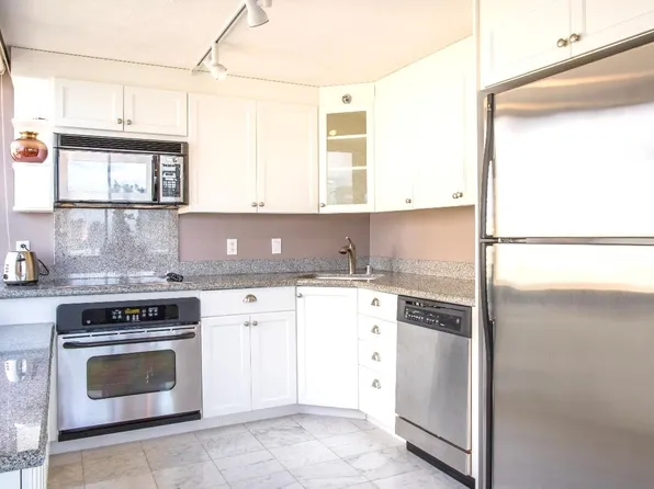343 Hobron Ln, Honolulu, HI
