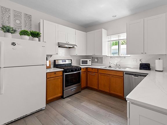 3rd image of 413 Gwinnett St
