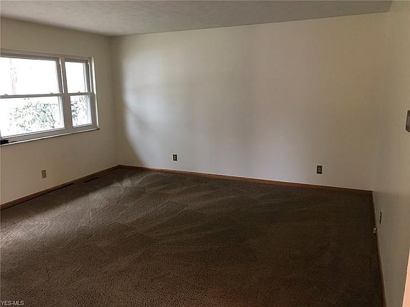 5th image of 4821 Crestview Cir