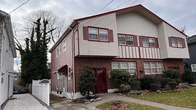 1st image of 294 Armstrong Ave