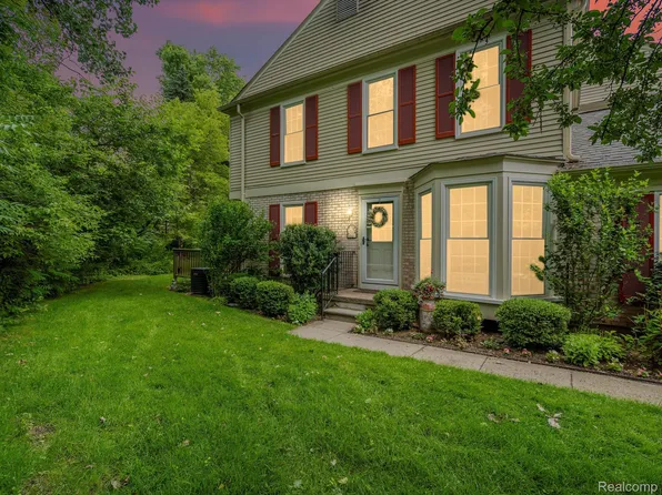 1233 Candlestick Ln, Rochester, MI 48306