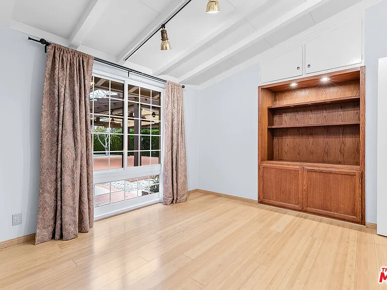6742 Sunny Brae Ave — Photo 16