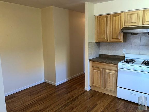 3rd image of 228 Bay 13th St #1