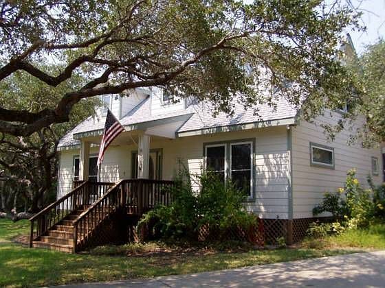 1st image of 31 Bahama Dr