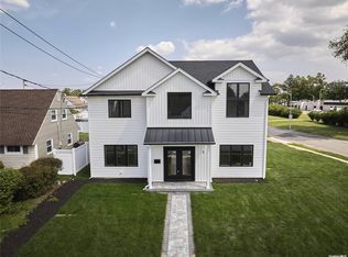 2 Polaris Dr, Levittown, NY 11756