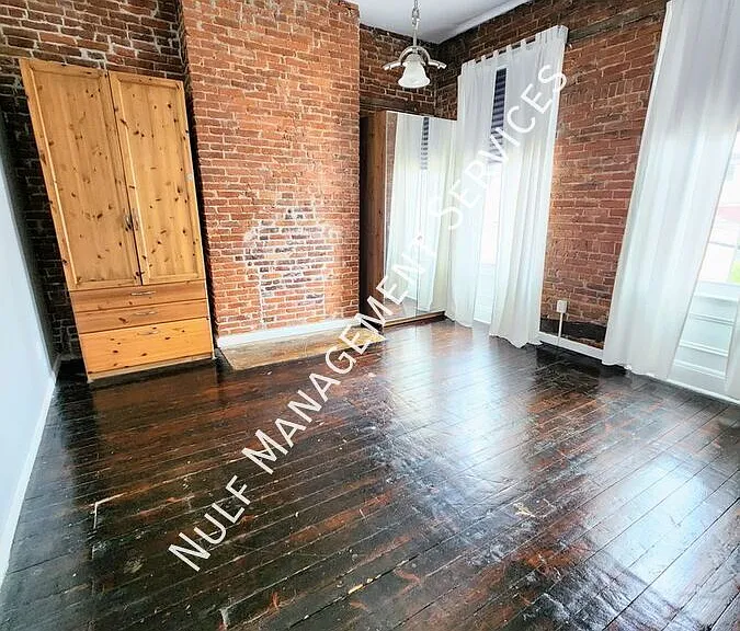 158 48th St #2 — Photo 5