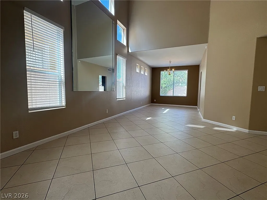 4 bed, 3.0 bath, 2346 sqft, $2,875 — Photo 3