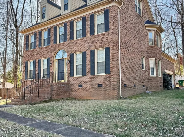 6913 Albaneen Ct, Charlotte, NC 28215
