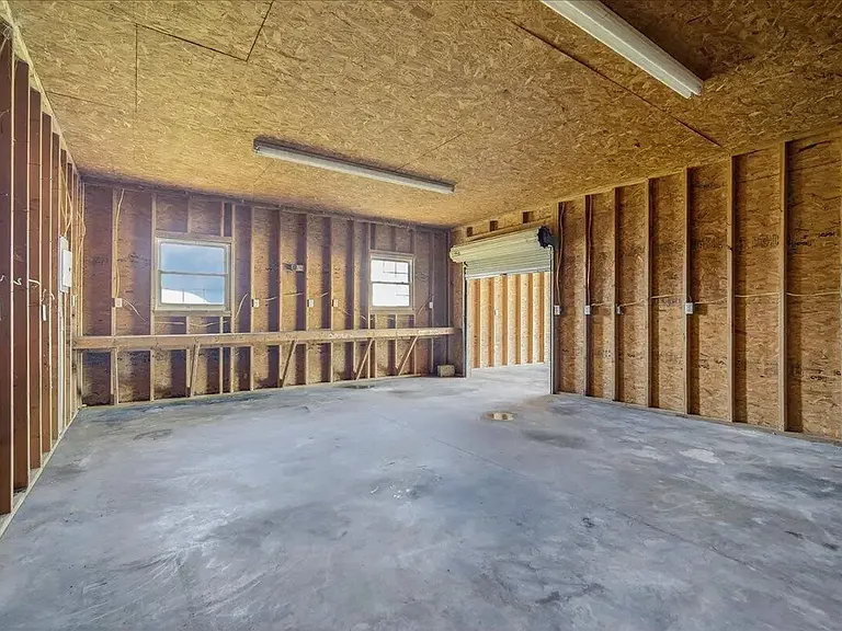1032 Lynch Rd — Photo 27