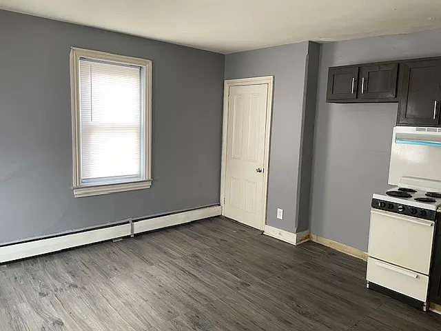 1214 East 2nd Street - 3 — Photo 2