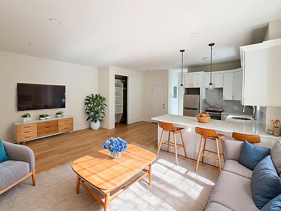 3rd image of 18-31 Ditmars Blvd #3R