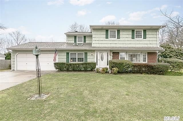 1st image of 10 Pine Hollow Ln