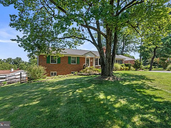 3rd image of 1014 Cliftonbrook Ln