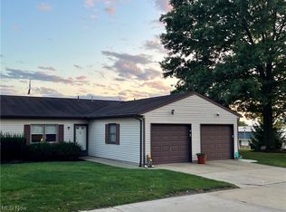 126 Royal Crest Dr UNIT B, Seville, OH 44273