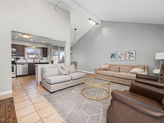 4th image of 126 Beachwood Ave