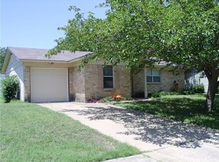 821 E Glendale St, Crowley, TX 76036