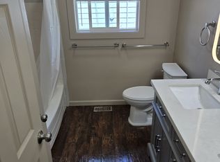 977 SW Hall Ave, Mill City, OR 97360