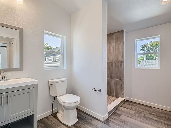 4th image of 96 S Lowell Blvd #2
