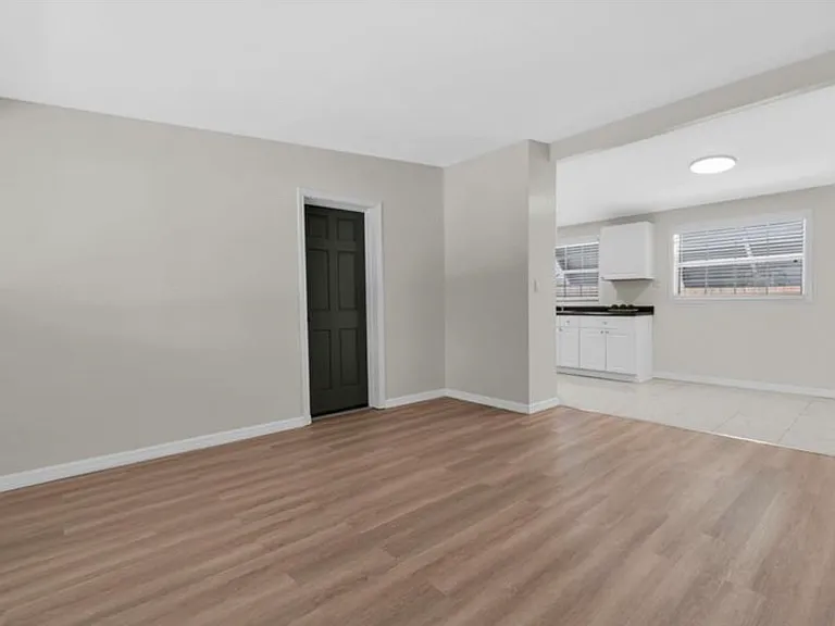 450 Davison Ave NE — Photo 10