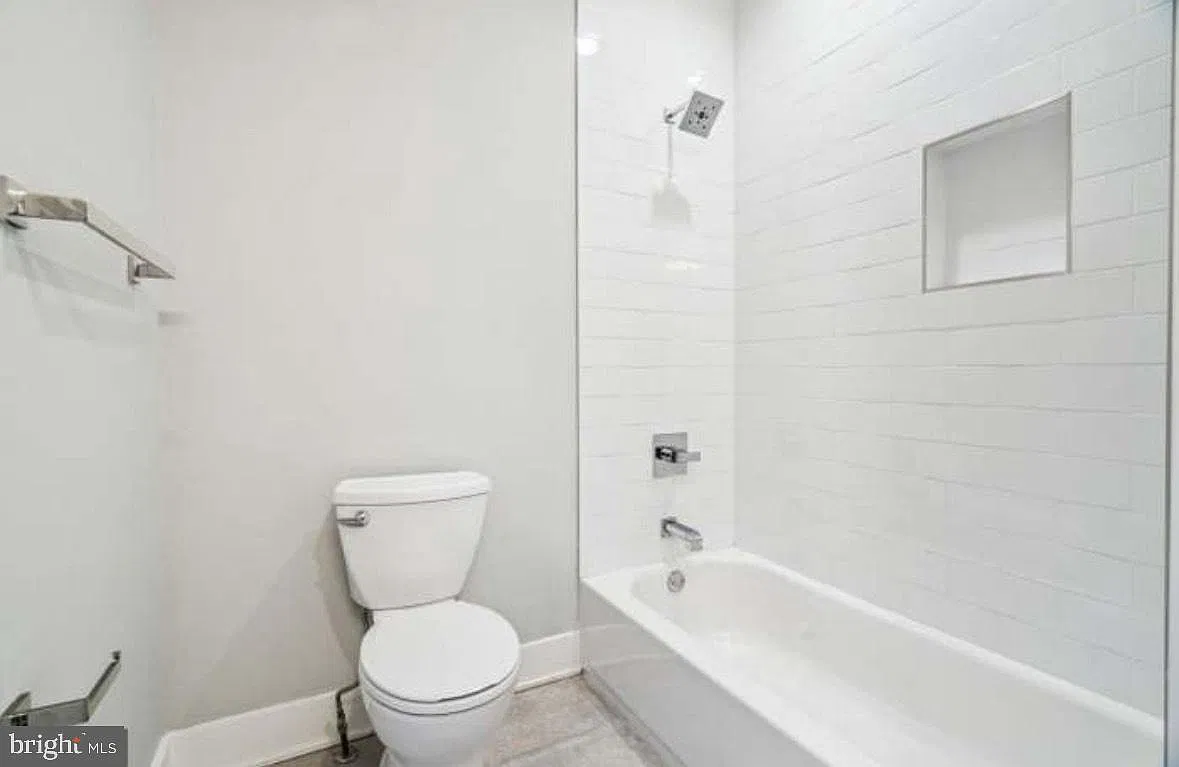 4 bed, 2200 sqft, $2,850 — Photo 4