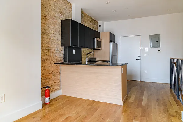 Rented by Venn NY Inc | media 20