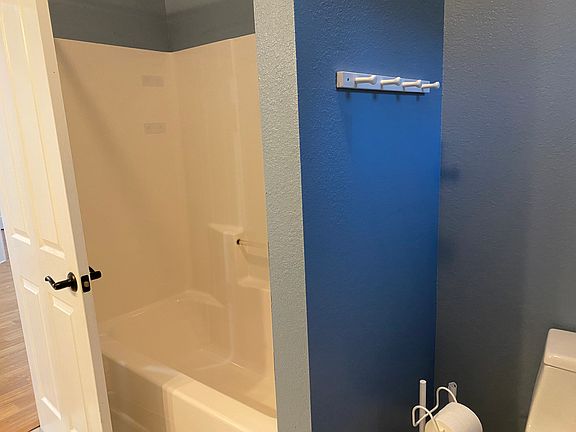 4th image of 13 Running Oak Dr #1