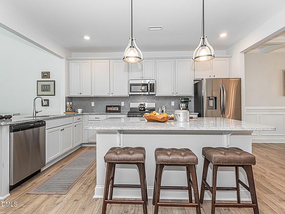 4th image of 809 Putney Hill Rd