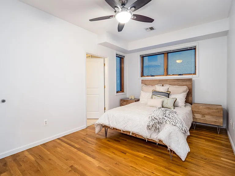 323 Jackson St — Photo 12